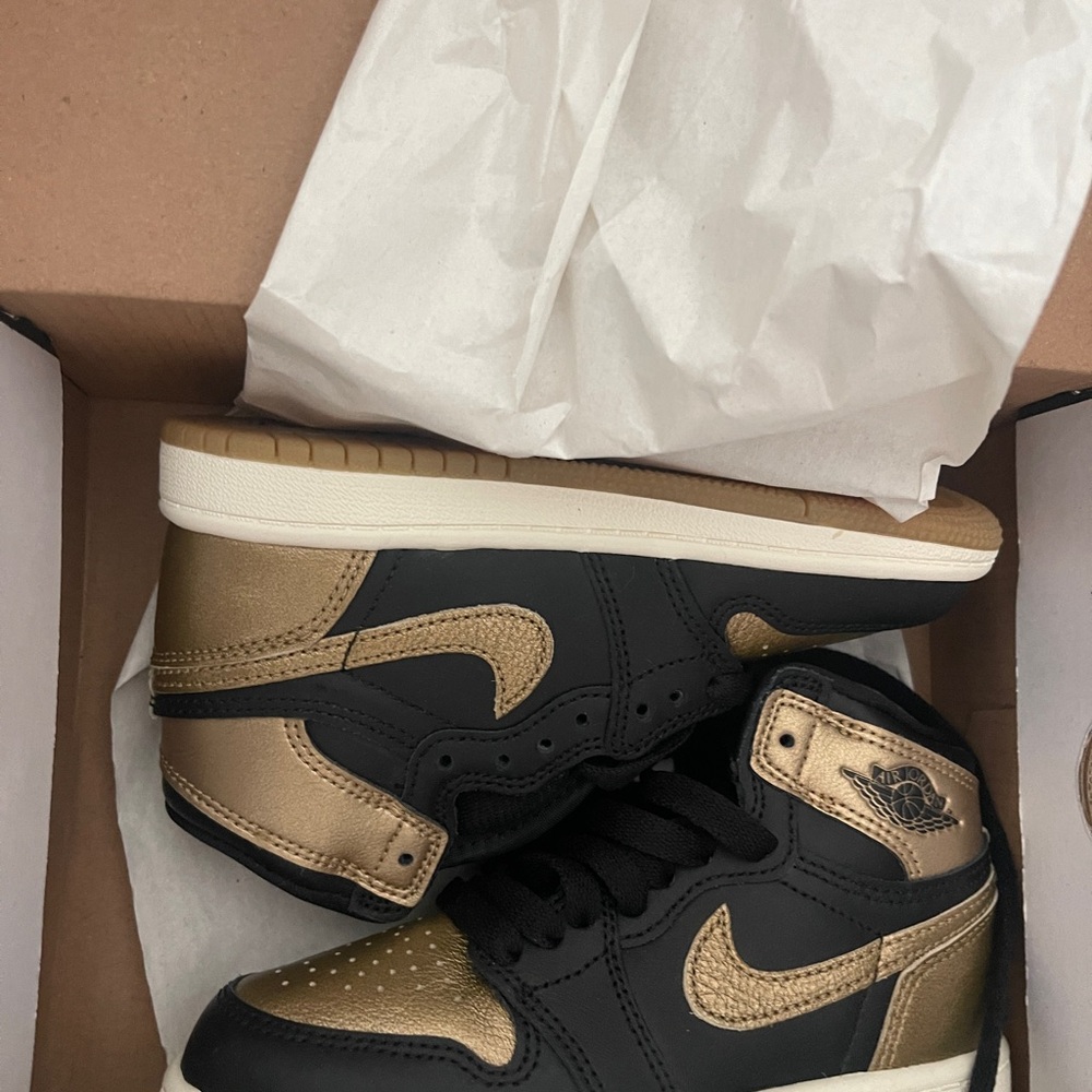 Jordan 1 Retro High OG Black and Gold